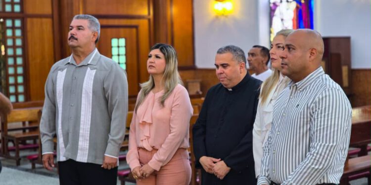 Gobernador Caldera acompañó a la feligresía de Cabimas en el día de su Patrona, la Virgen del Rosario