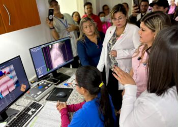 Primera Dama del Zulia impulsa atención médica a pacientes oncológicas en el Mes Rosa