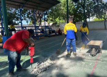 Alcaldía de Maracaibo inicia la recuperación de la plaza y del complejo deportivo Astolfo Romero