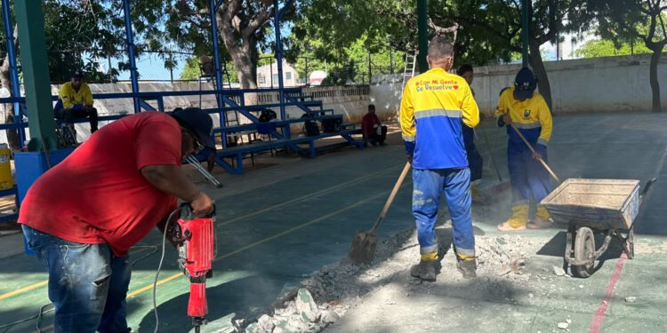 Alcaldía de Maracaibo inicia la recuperación de la plaza y del complejo deportivo Astolfo Romero 1 Alcaldía de Maracaibo inicia la recuperación de la plaza y del complejo deportivo Astolfo Romero