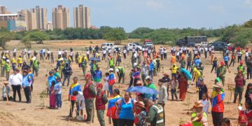 Ministro de Ecosocialismo Nelson Rodríguez lideró jornada de siembra en Vereda del Lago