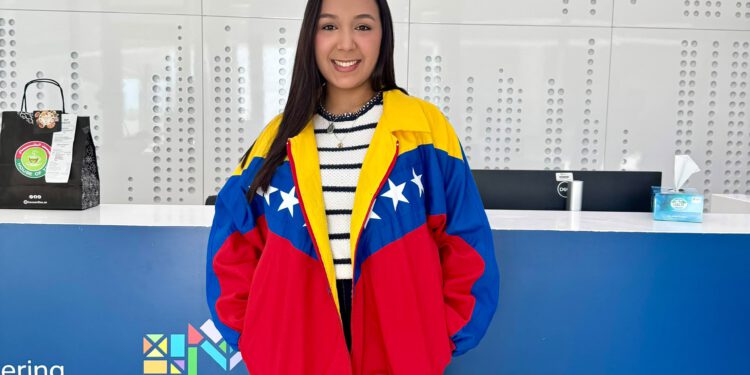 Marabina fue becada por Emiratos Árabes para estudiar en la Universidad Mohamed Bin Zayet de Inteligencia Artificial