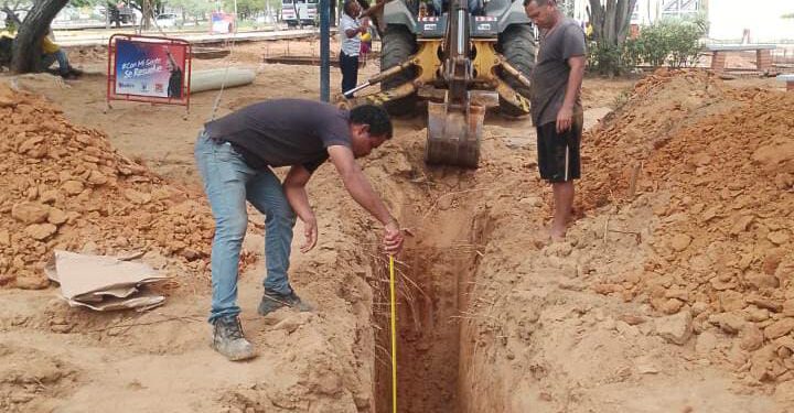 Alcaldía de Maracaibo sustituye colectores en la Plaza Astolfo Romero